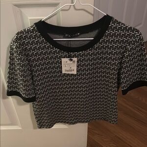 Fitted Black and White Graphic Blouse